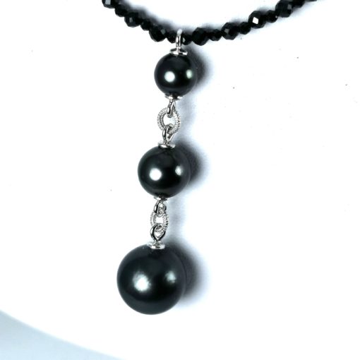 black spinels and Tahiti pearls necklace